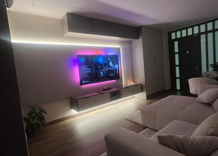 Beautiful Duplex In Center *
